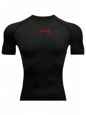 camiseta de compresión color negro con diseño en el centro